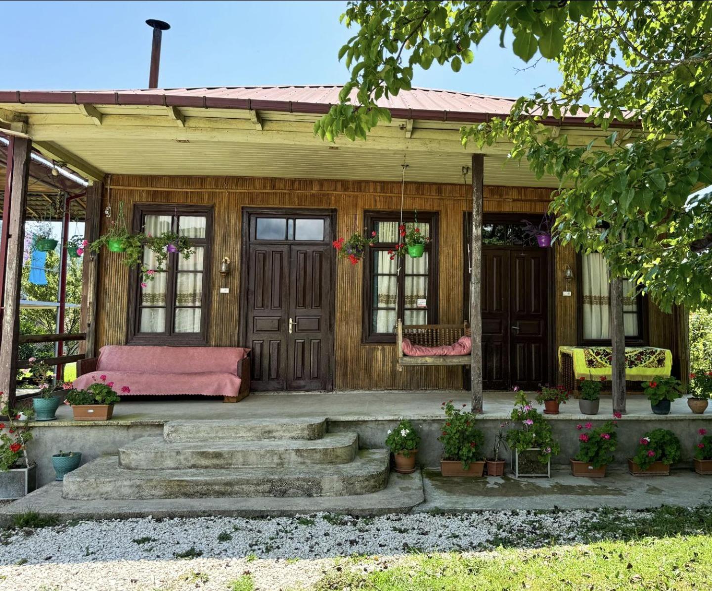 Martvili Guest House Oasis Eksteriør bilde